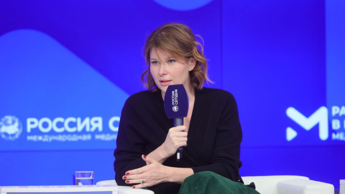 Александра Кошарницкая: искусственный интеллект –  это история про новые тексты, а не про новые смыслы обложка