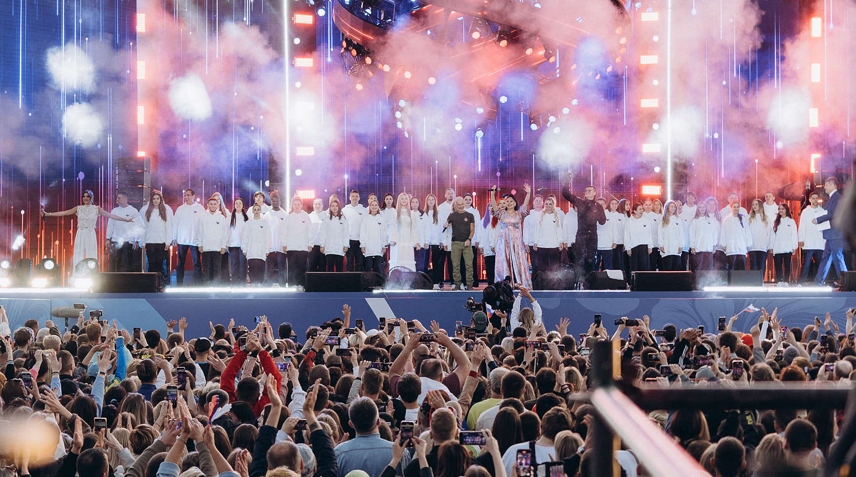 Фестиваль в честь Дня России в Санкт-Петербурге посетили более 150 тысяч человек обложка