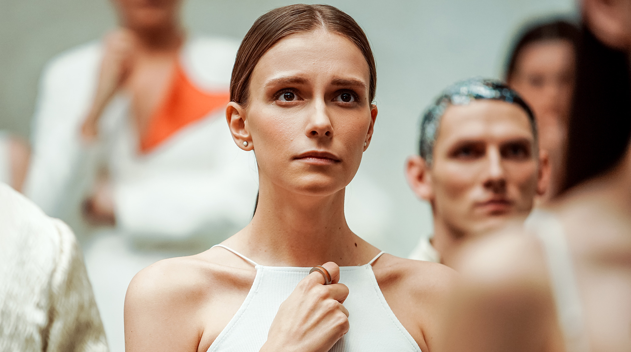 На ТНТ выходит комедийная антиутопия «Два холма» обложка