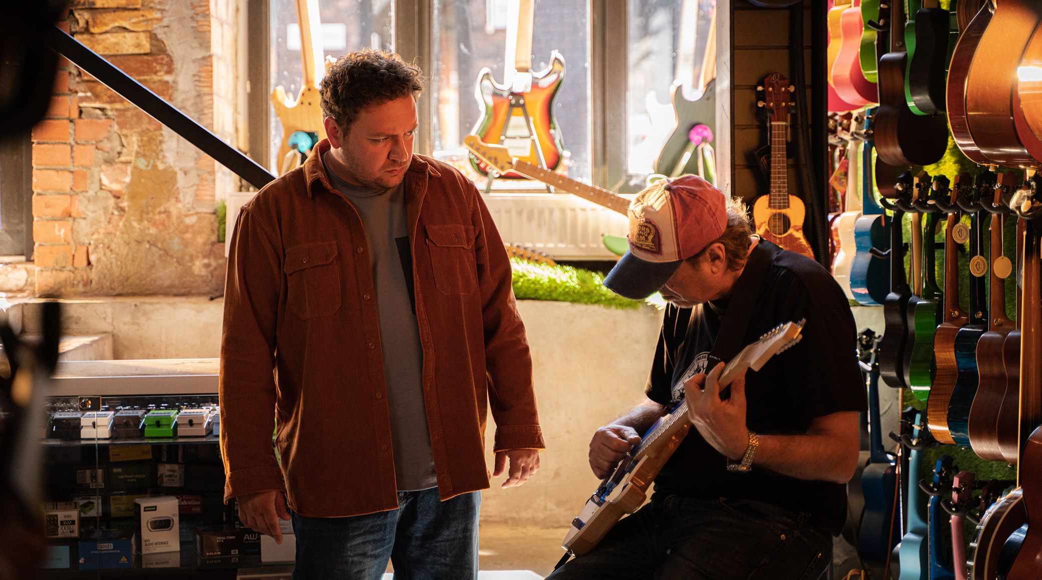 ТНТ и 1-2-3 Production объявляют о старте съемок комедийного сериала «Друг на час» обложка