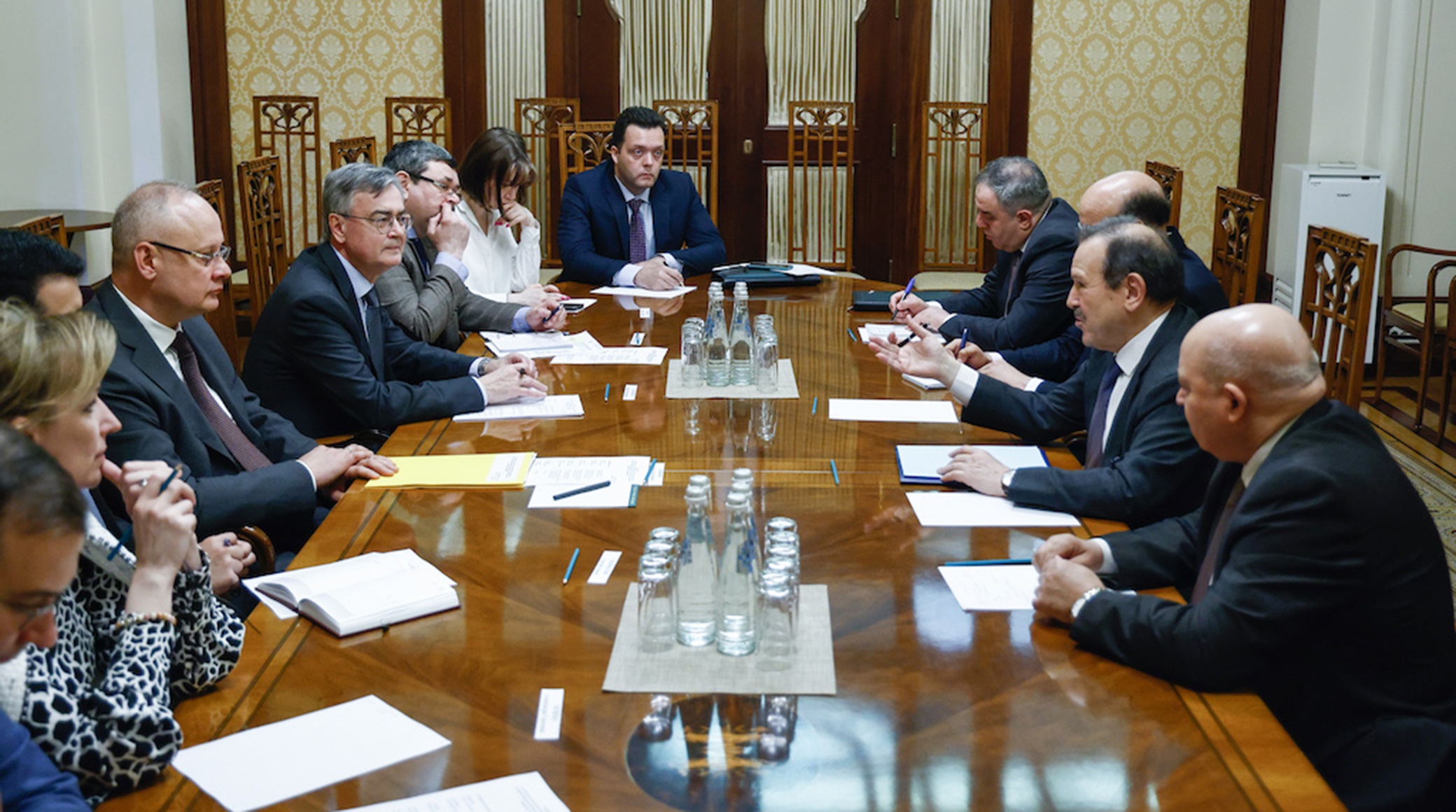 Делегация Алжира примет участие в ПМЭФ-2023 обложка