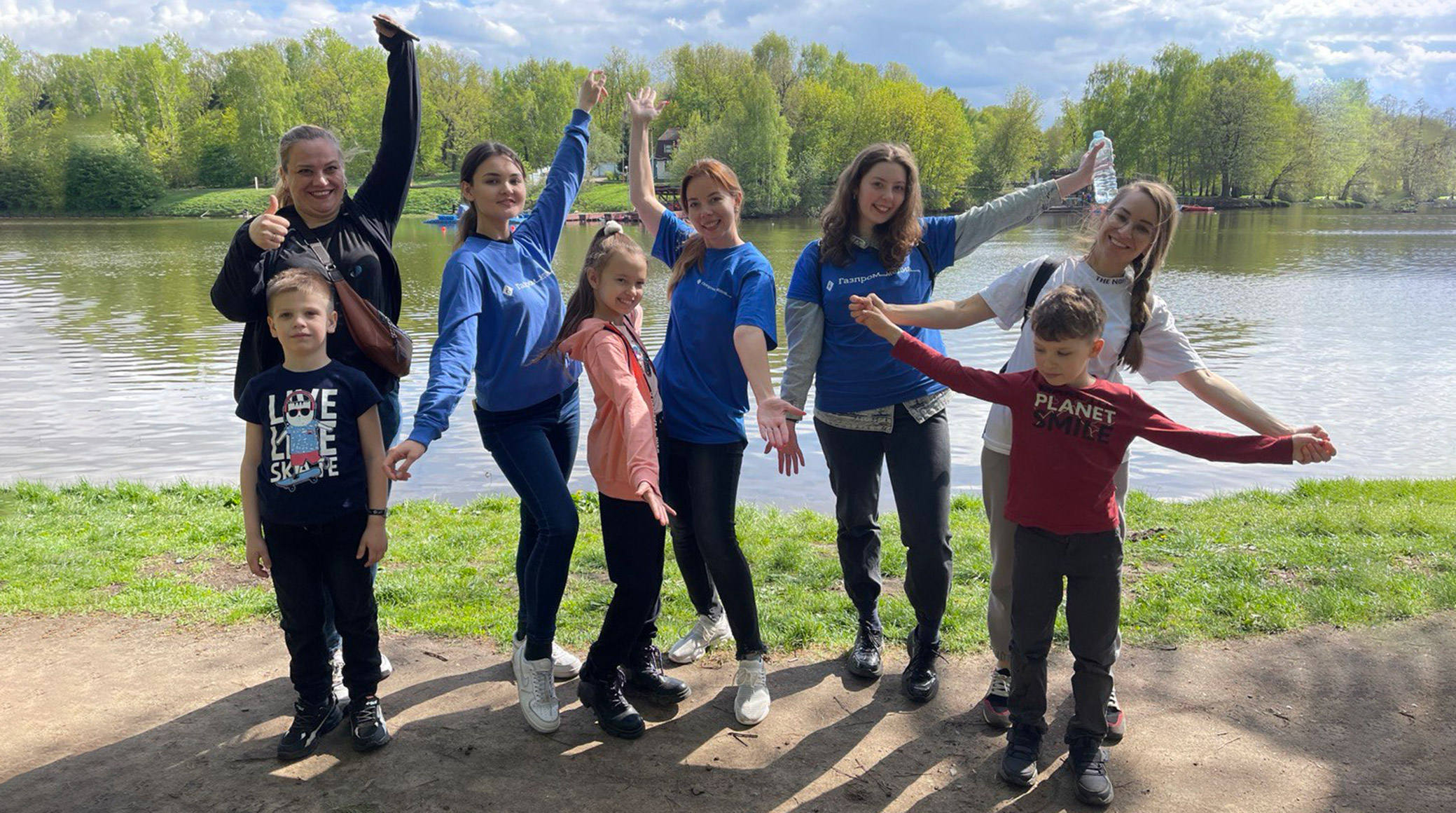 Волонтеры «Газпром-Медиа Холдинга» приняли участие в «Чистых играх» обложка