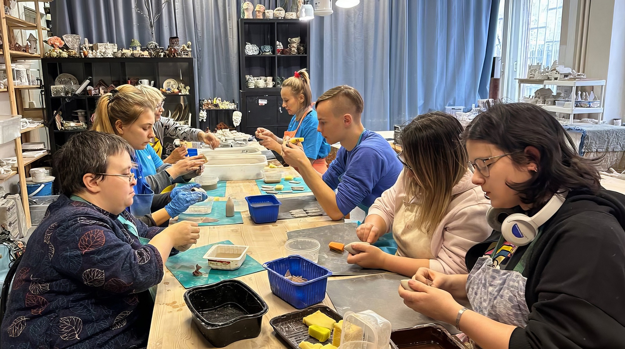 Волонтеры «Газпром-Медиа Холдинга» оказали помощь благотворительному фонду «Творческое объединение "Круг"» обложка