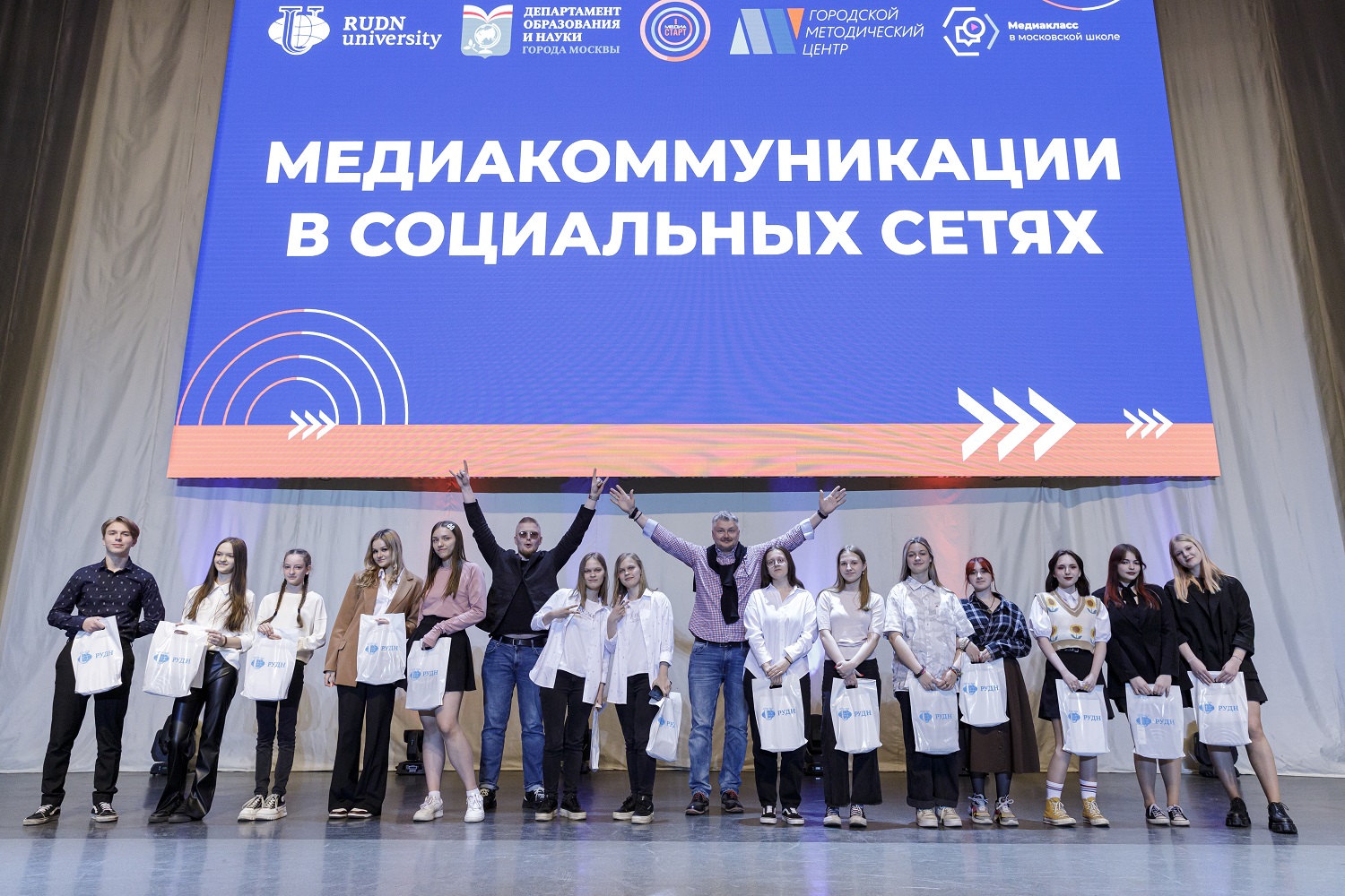 «Газпром-Медиа Холдинг» оказал экспертную поддержку конференции «Наука для жизни» обложка