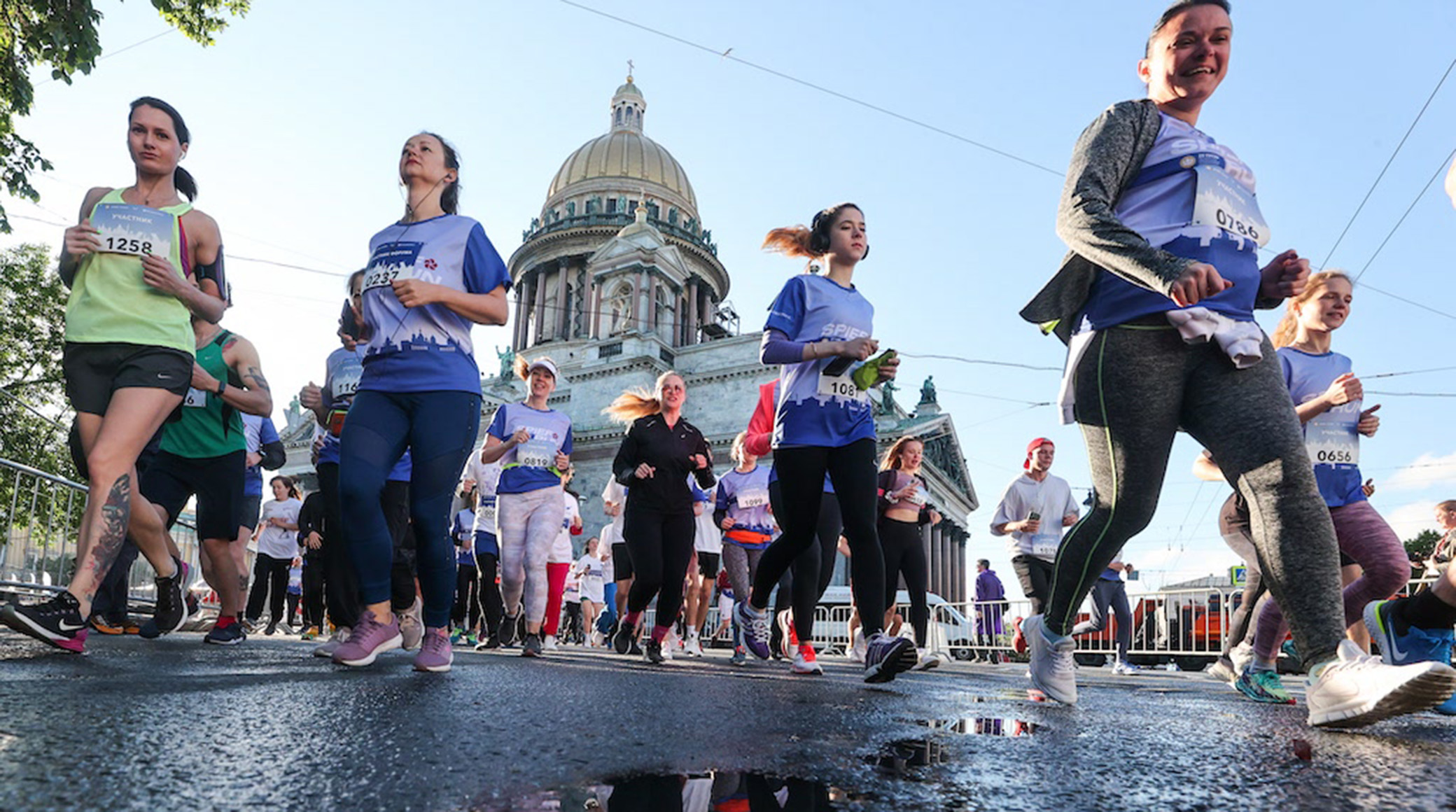 Забег на ПМЭФ-2023: разминка со звездами и экскурсионный формат обложка