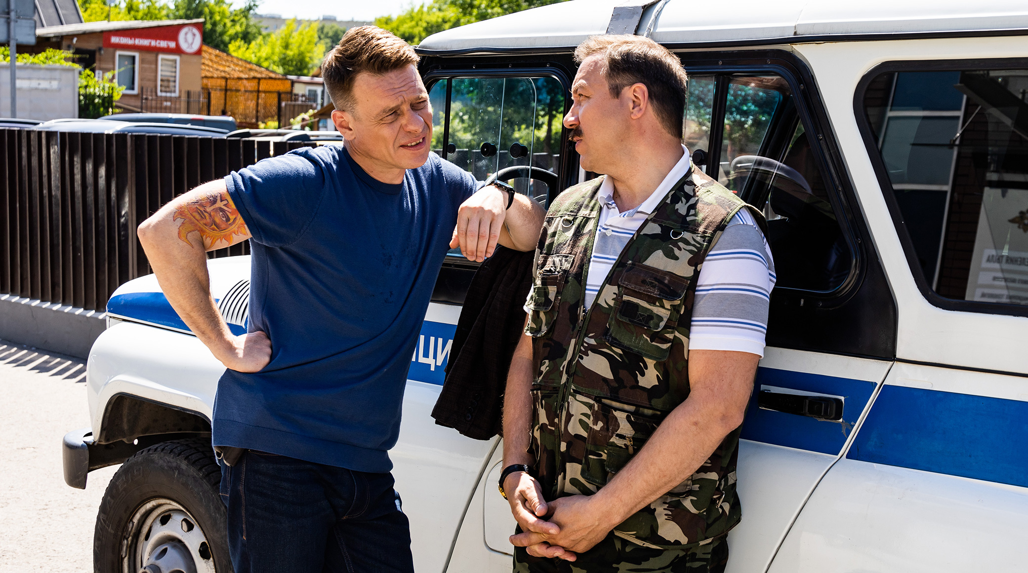 В октябре ТНТ покажет третий сезон хита «Девушки с Макаровым» обложка