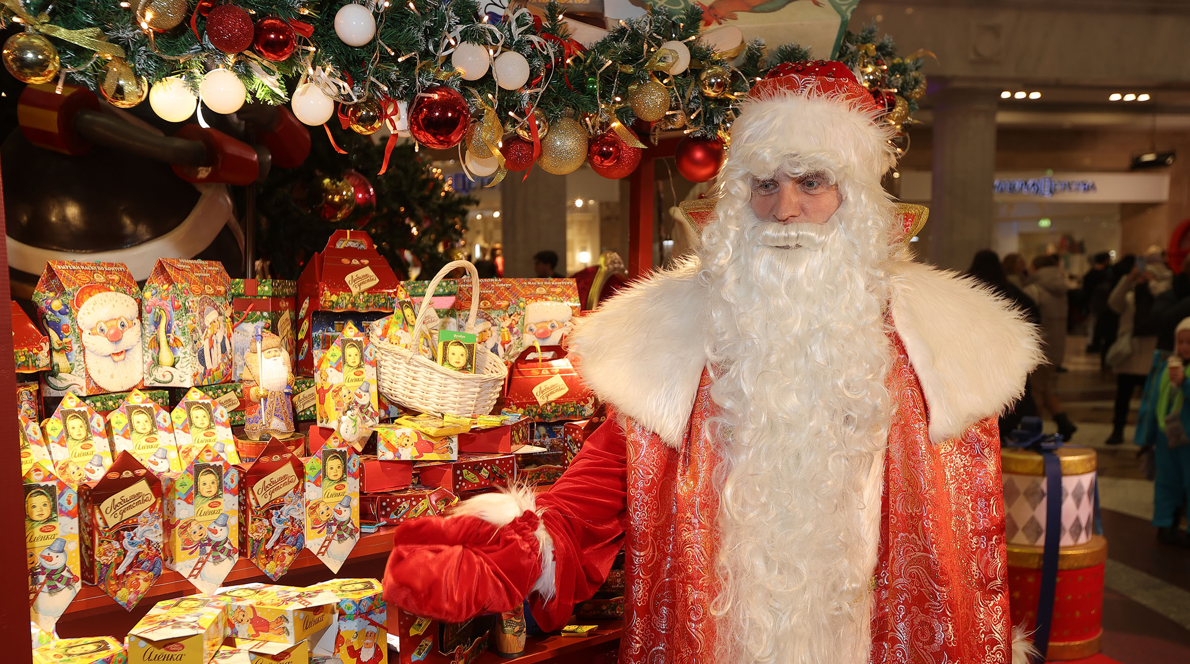 Дед Мороз и команда НТВ в восьмой раз исполняют мечты и желания мальчишек и девчонок обложка