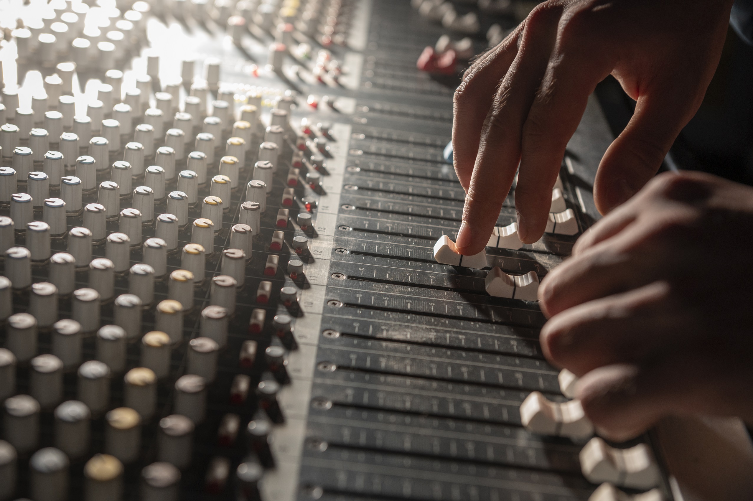 Музыкальный лейбл «Инсайт Люди» выпустил более 300 релизов за год обложка