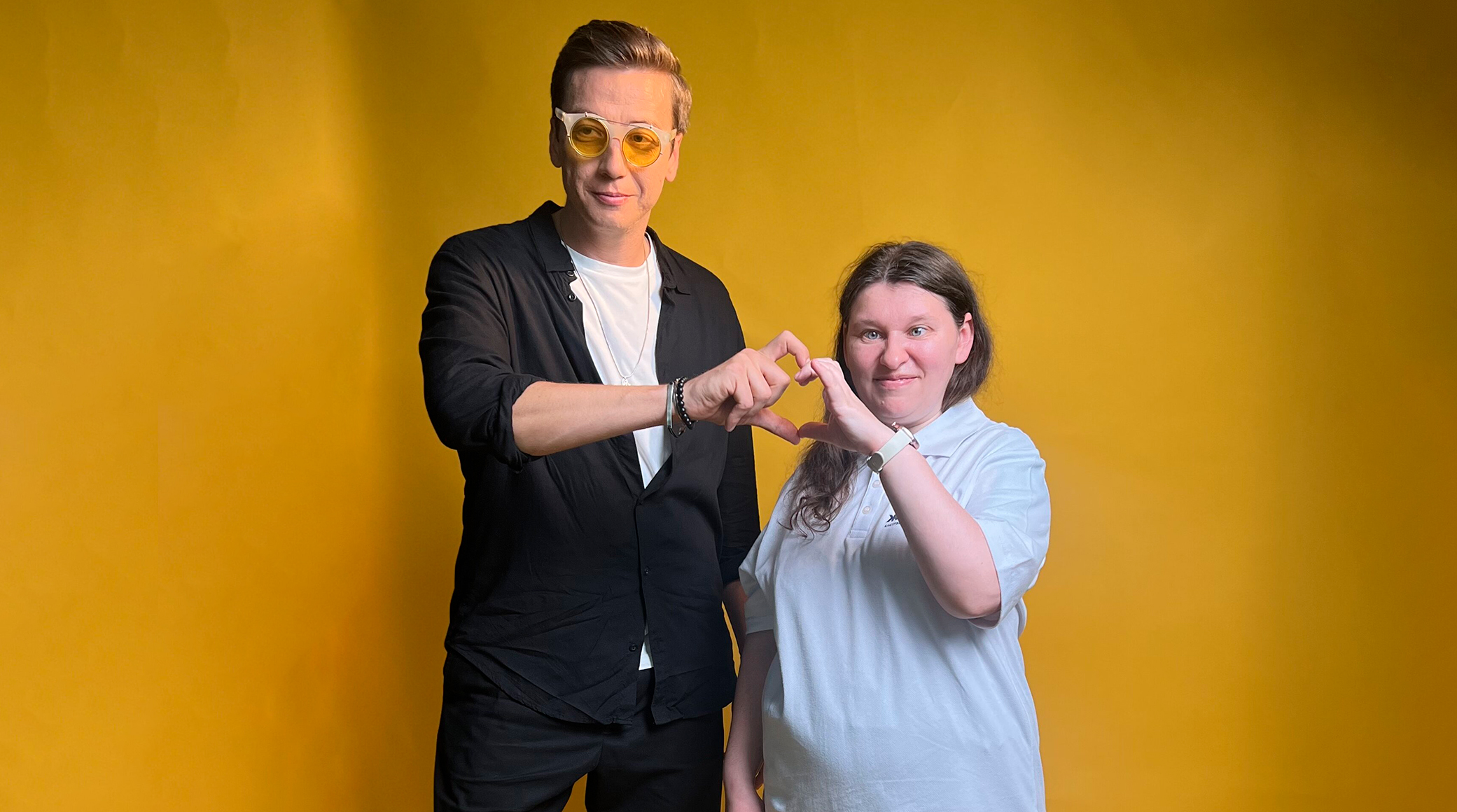 «Газпром-Медиа Холдинг» приглашает на благотворительную выставку «Искусство помогать» обложка