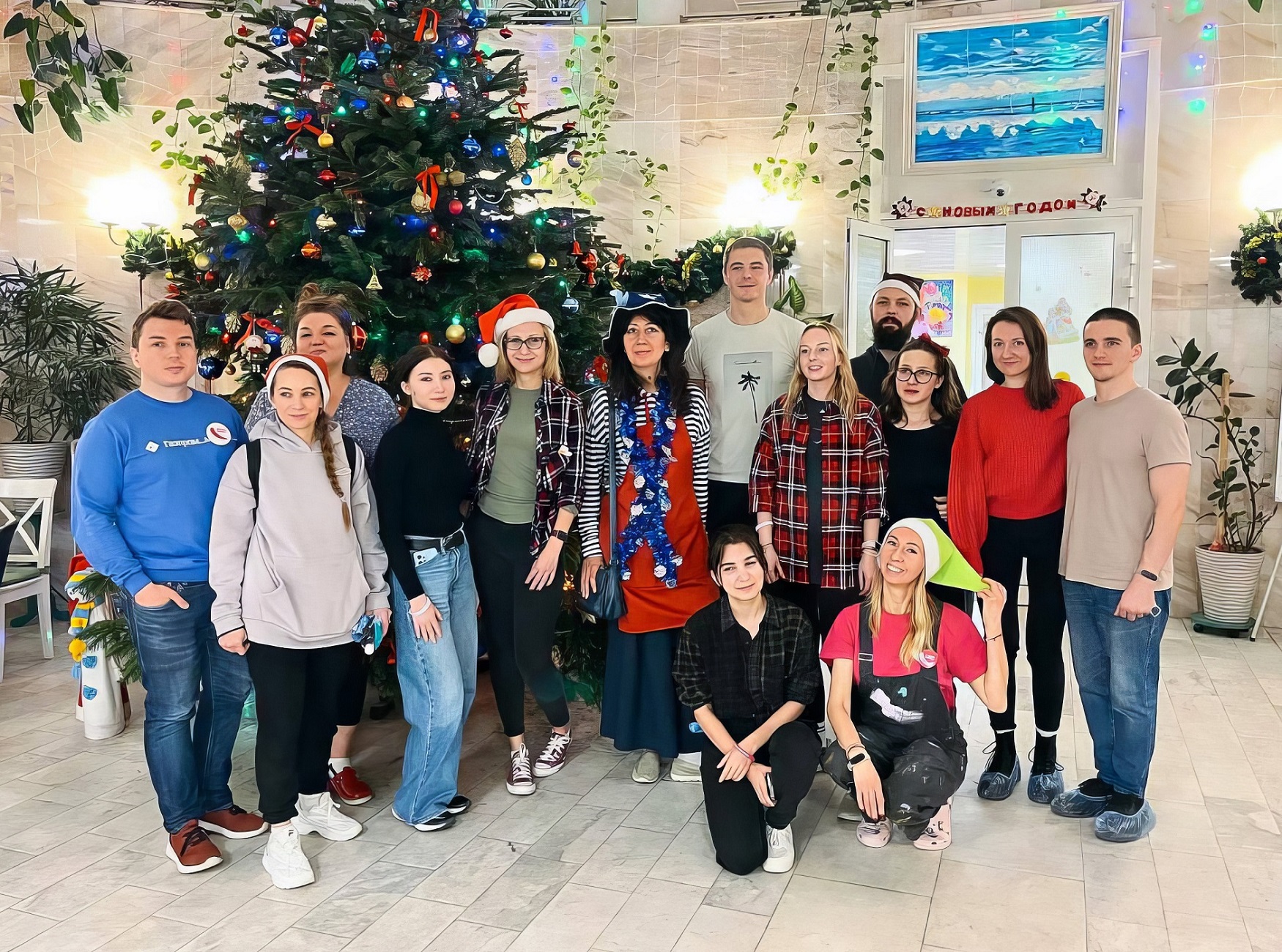 Волонтеры «Газпром-Медиа Холдинга» помогли хосписам в росписи окон обложка