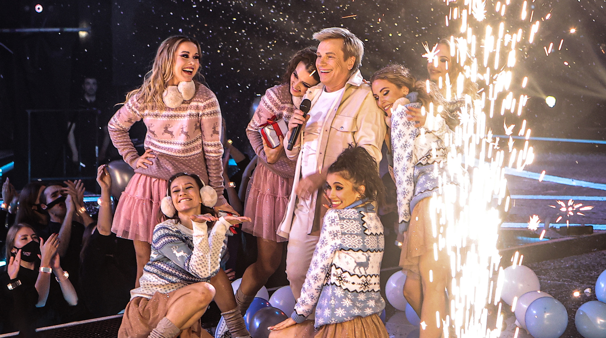 Любимые артисты, легендарные хиты и живой звук: НТВ покажет «Новогодний Суперстар!» обложка