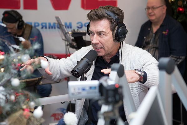 В эфире «Авторадио» разыграли Porsche Cayman Black Edition обложка