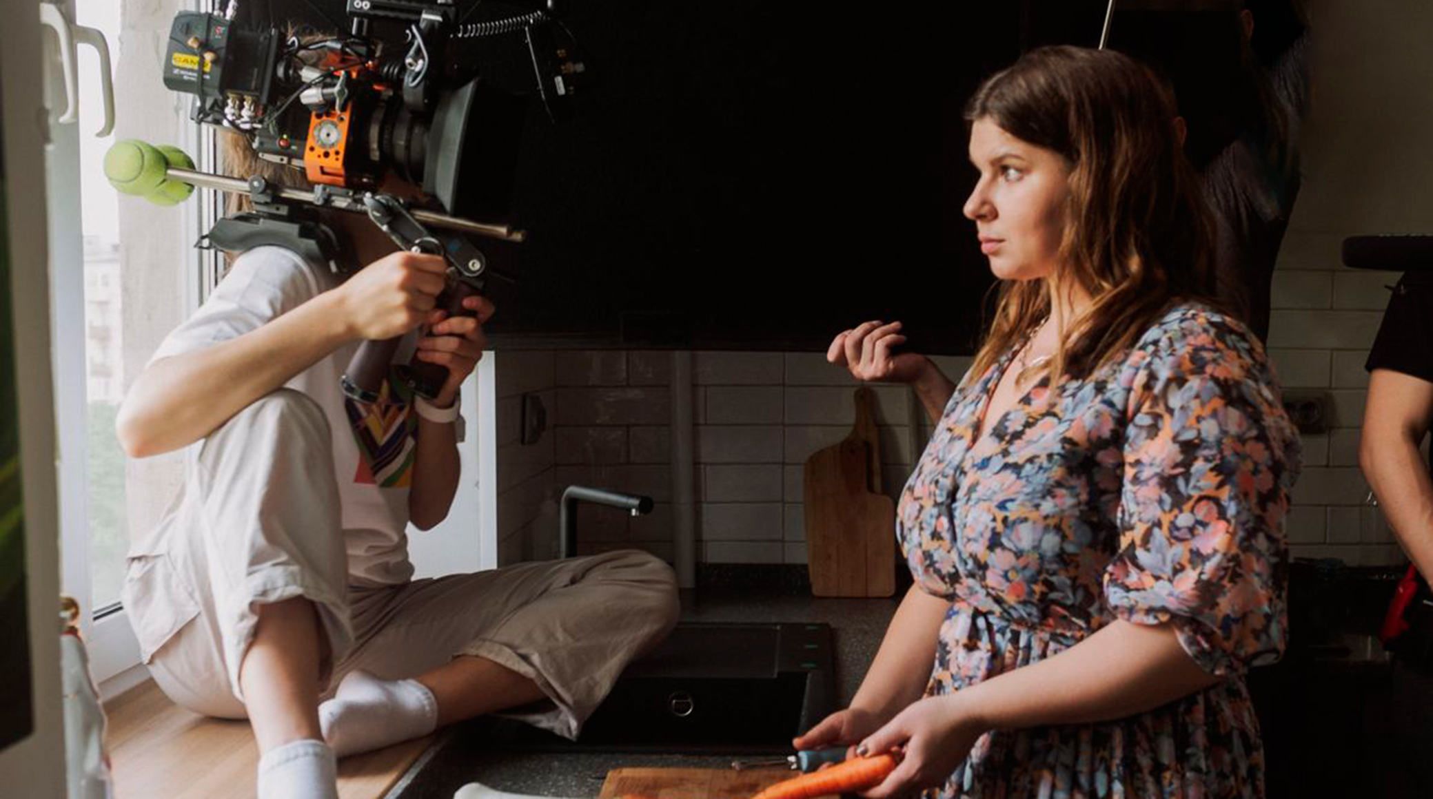 PREMIER покажет второй сезон драмеди о притворстве в соцсетях «Онлайф» обложка