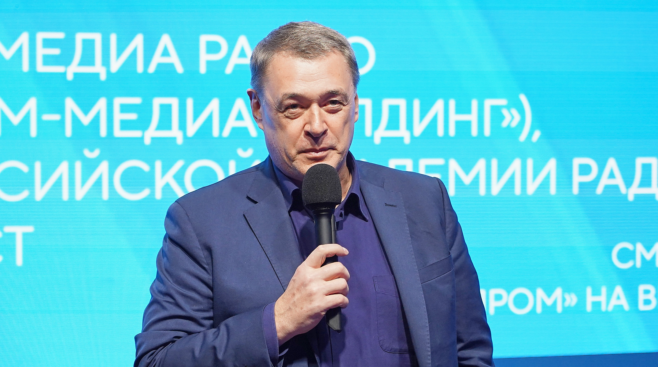 О достижении успеха в медиасфере, профессиональной этике и ответственности журналиста президент ГПМ Радио рассказал на выставке-форуме «Россия» обложка