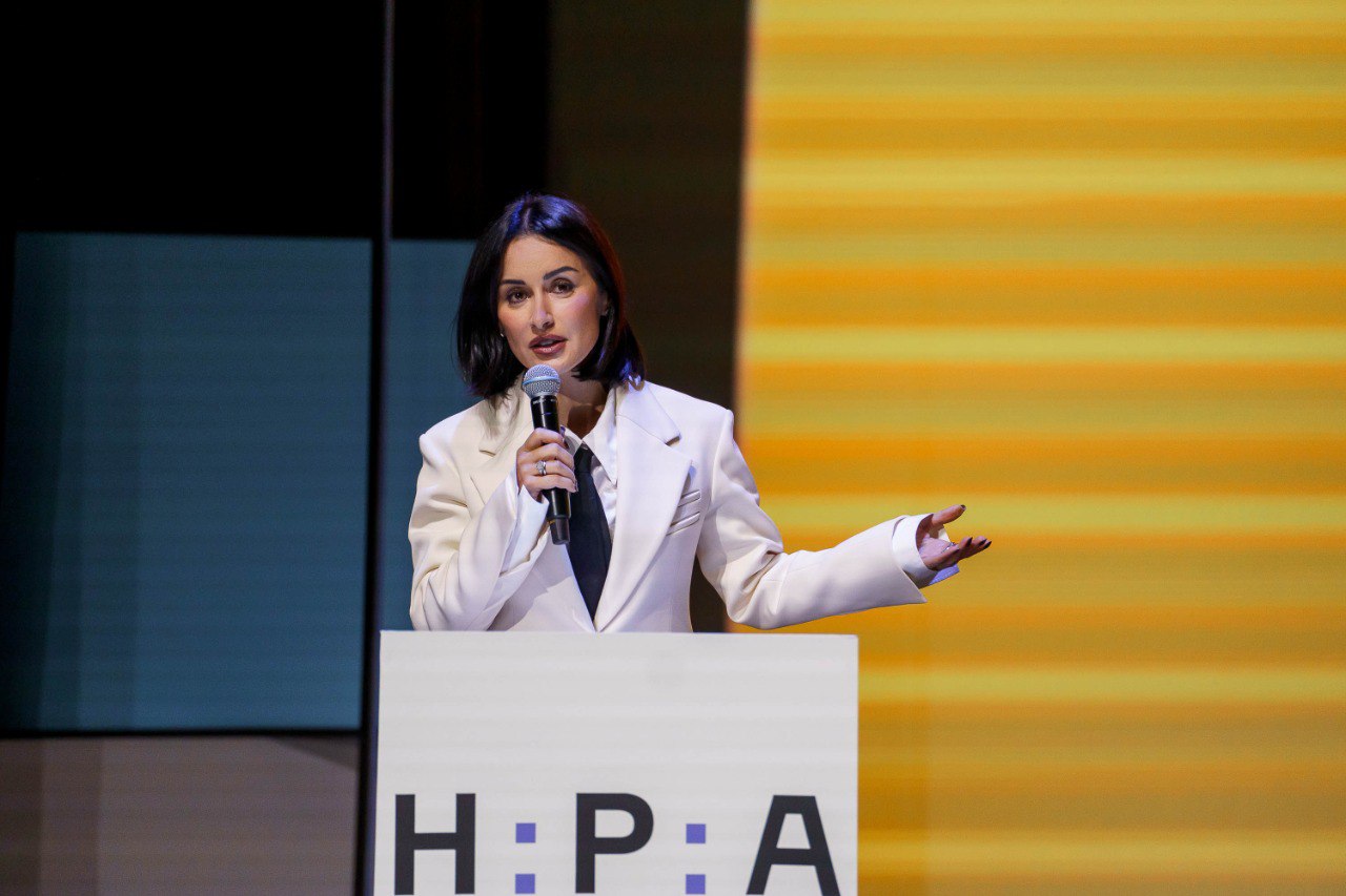 Тина Канделаки и Тимур Вайнштейн представили новые сезоны телеканалов «Газпром-Медиа Холдинга» на конференции Национального рекламного альянса обложка