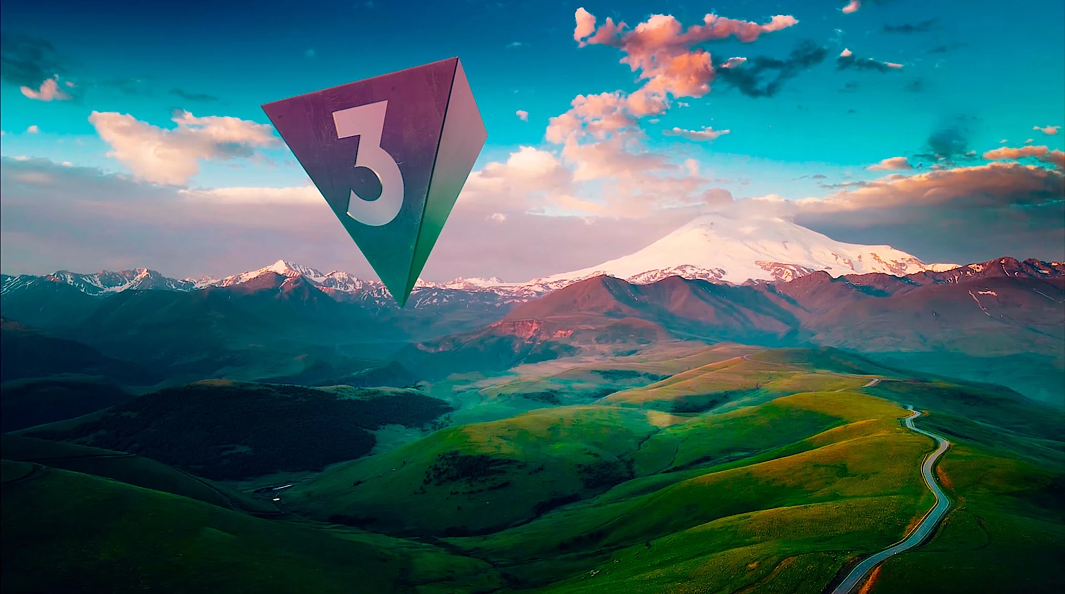 «Мощно, сочно, прочно, точно»: ТВ-3 празднует тридцатилетний юбилей обложка