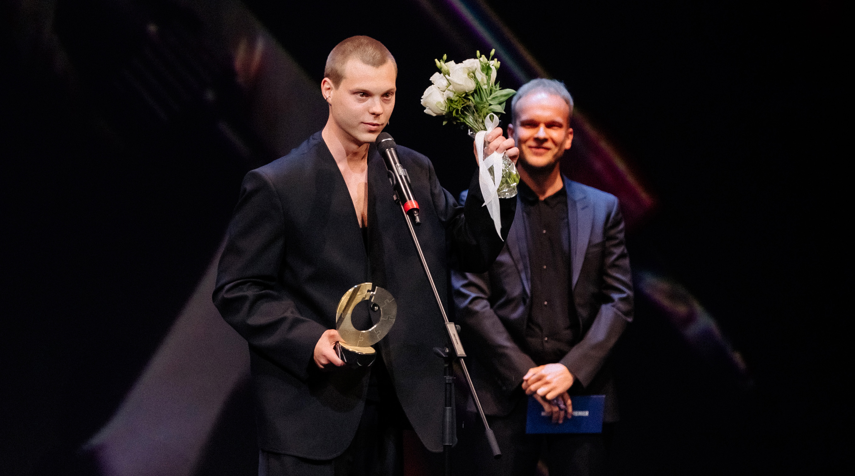 Премия Гильдии кастинг-директоров: спецноминация от PREMIER и победа сериала «Мир! Дружба! Жвачка! - 3» обложка