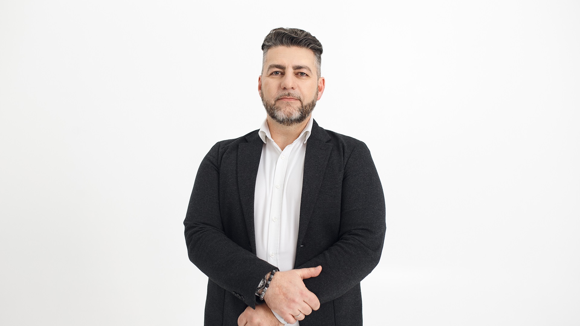 Эдуард Айрапетян о влиянии «счастьеномики» и роли юмора в привлечении потребителей обложка