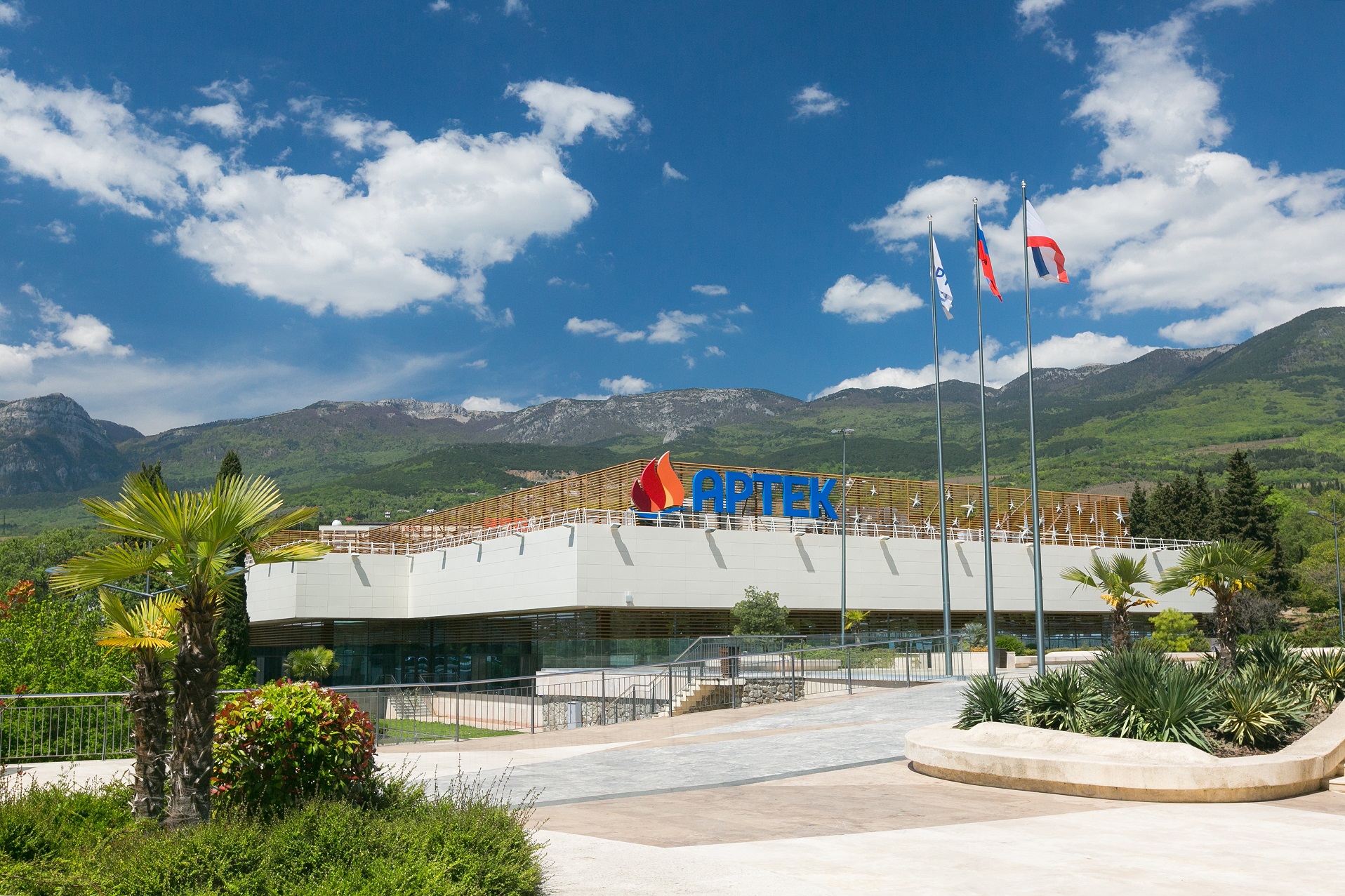 «Газпром-Медиа Холдинг» и «Артек» заключили соглашение о сотрудничестве обложка