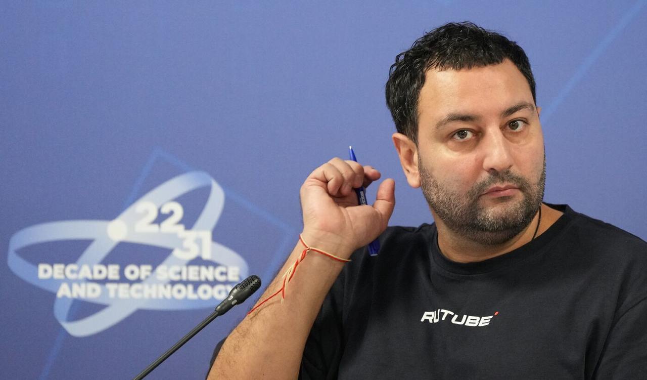 Давид Кочаров: человечный образ молодого ученого привлечет людей в науку обложка