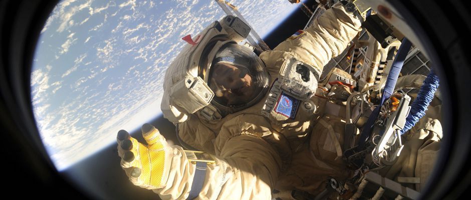 Космонавты выбирают «Авторадио» и «Юмор FM» обложка