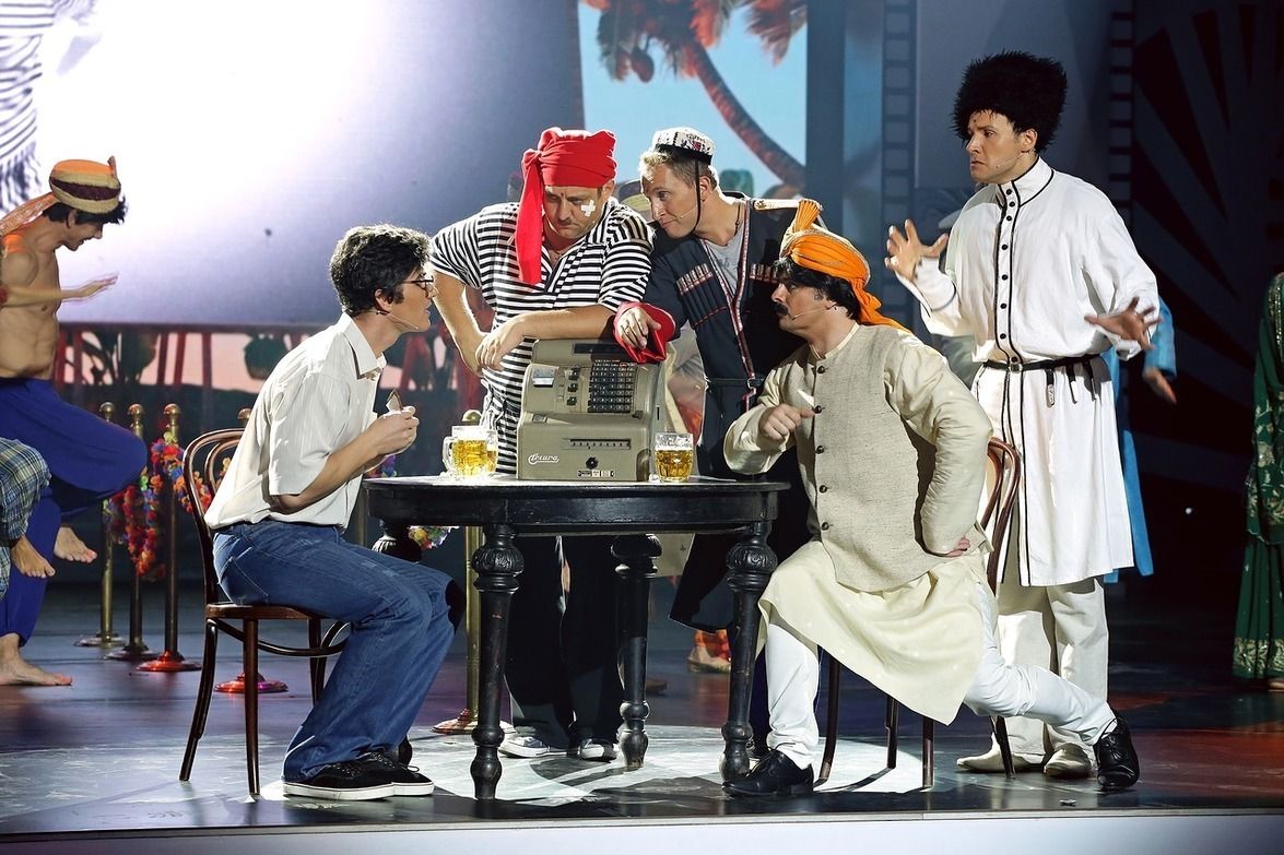 Максим Аверин и Анастасия Заворотнюк в новом проекте НТВ «Киношоу» обложка