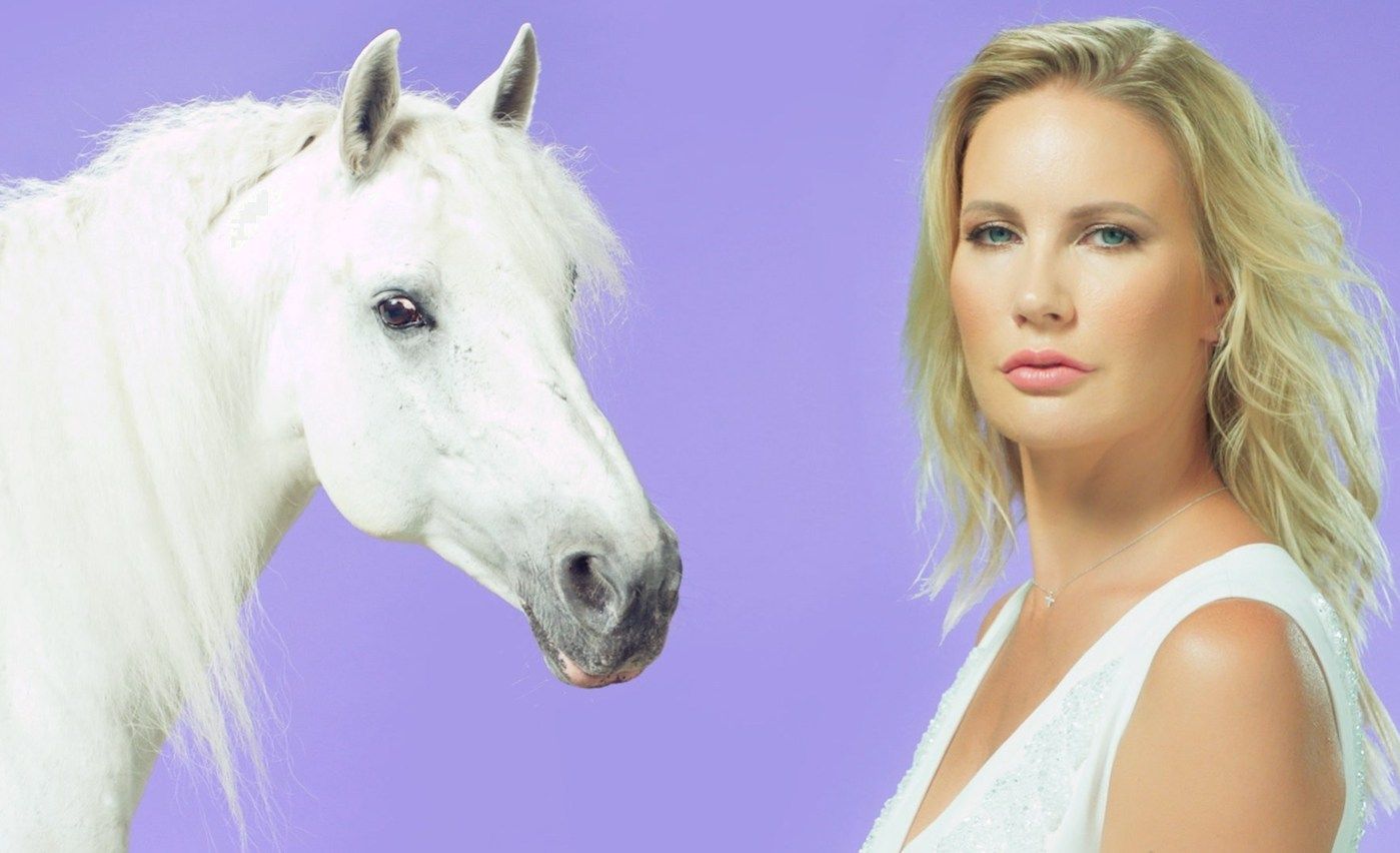 К старту нового проекта телеканал «Пятница!» изменил оформление эфира обложка