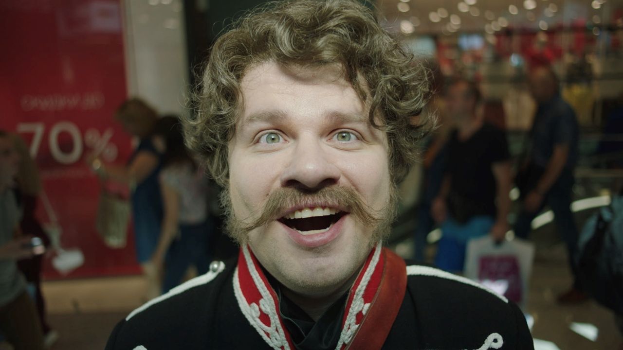 Новый сериал «Гусар» на ТНТ с Гариком Харламовым станет первым историческим ситкомом телеканала обложка