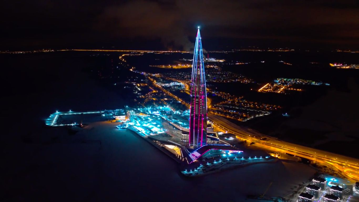 В Санкт-Петербурге состоялось световое шоу в новогоднюю ночь обложка