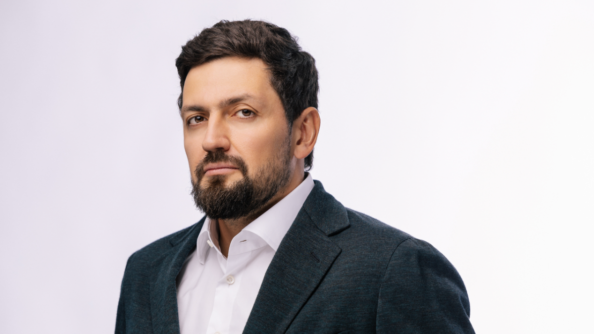 Сергей Косинский: «ИИ не заменит человека, но человек, владеющий ИИ, в креативной экономике будущего будет точно незаменим» обложка