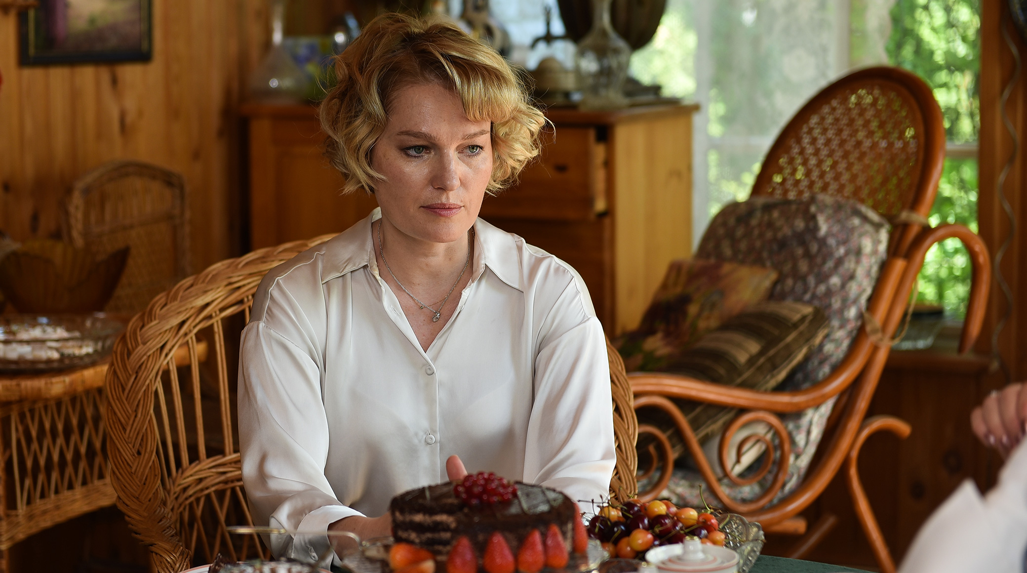 Премьера сериала «Чиновница» с Викторией Толстогановой и Максимом Виторганом состоится 5 ноября в онлайн-кинотеатре KION обложка