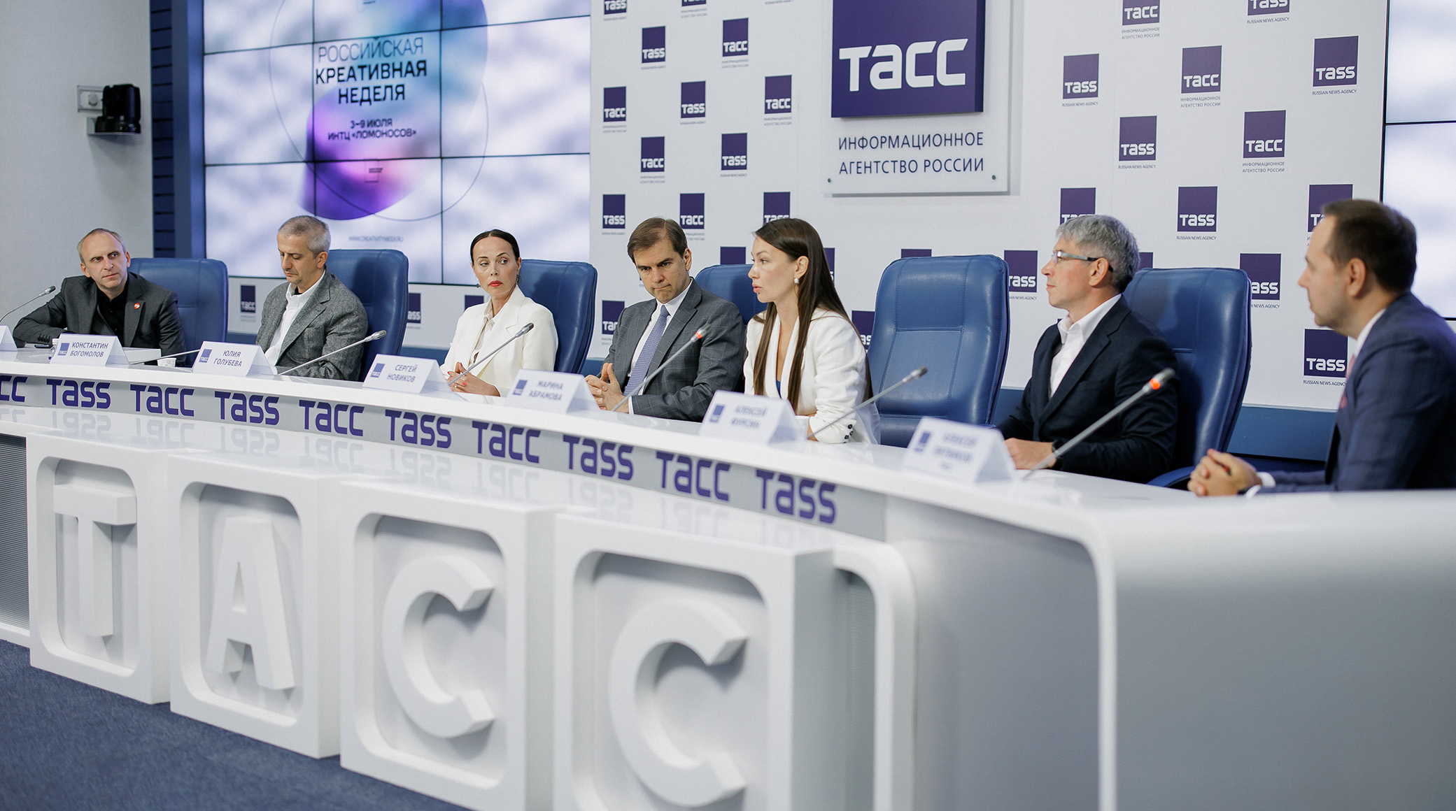 «Газпром-Медиа Холдинг» предлагает транслировать короткометражные фильмы молодых кинематографистов перед всеми картинами, выходящими в прокат и созданными при господдержке обложка