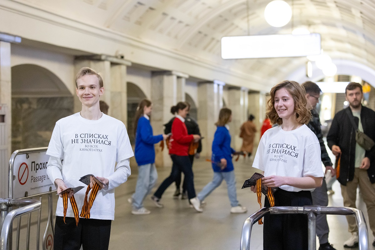 В Москве на станции метро  «Охотный ряд» прошла акция, посвященная фильму «В списках не значился» превью
