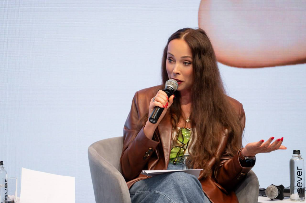Юлия Голубева рассказала на BRICS+ Fashion Summit о сотрудничестве компаний «Газпром-Медиа Холдинга» и дизайнеров превью