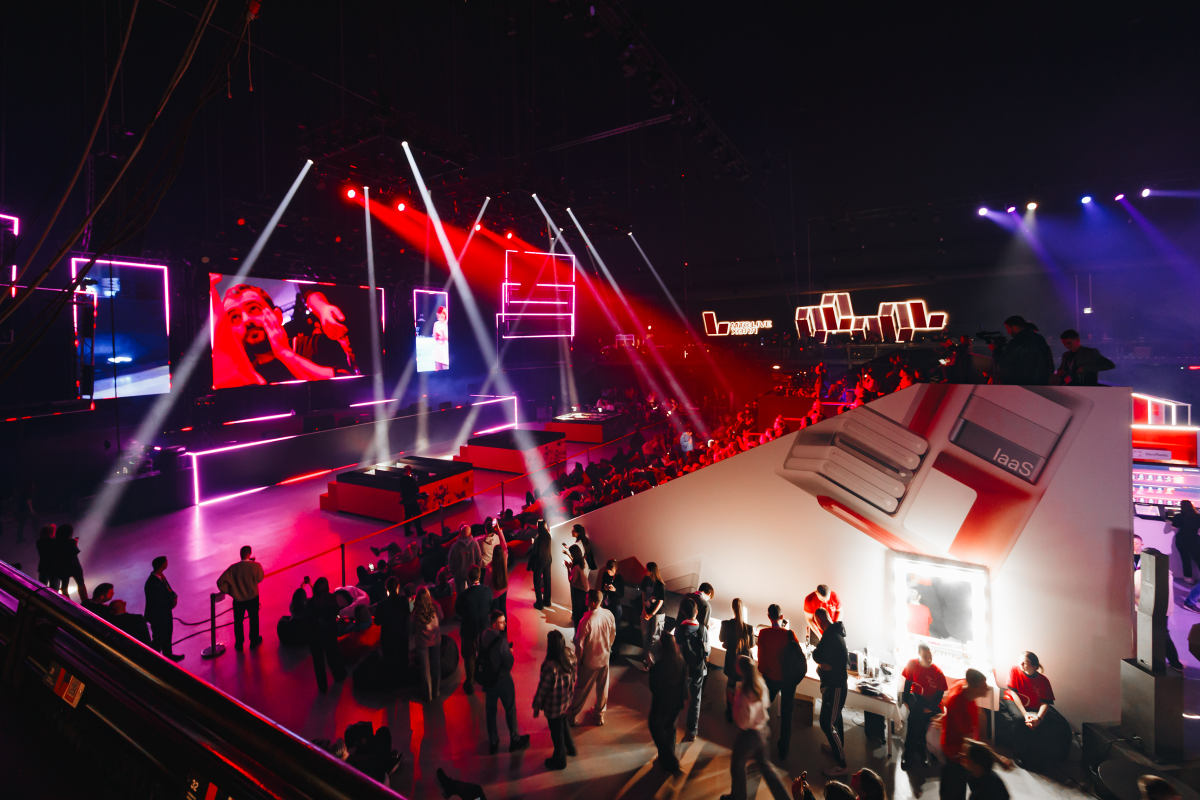 В Москве прошел шоу-финал всероссийского ИТ-чемпионата True Tech Champ в гибридной реальности превью