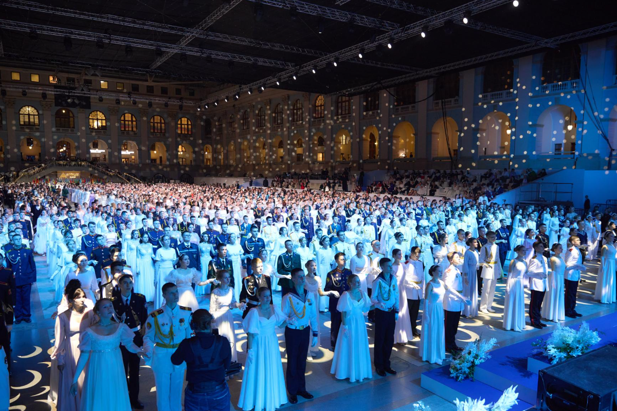 В Москве прошел Международный кремлевский кадетский бал превью