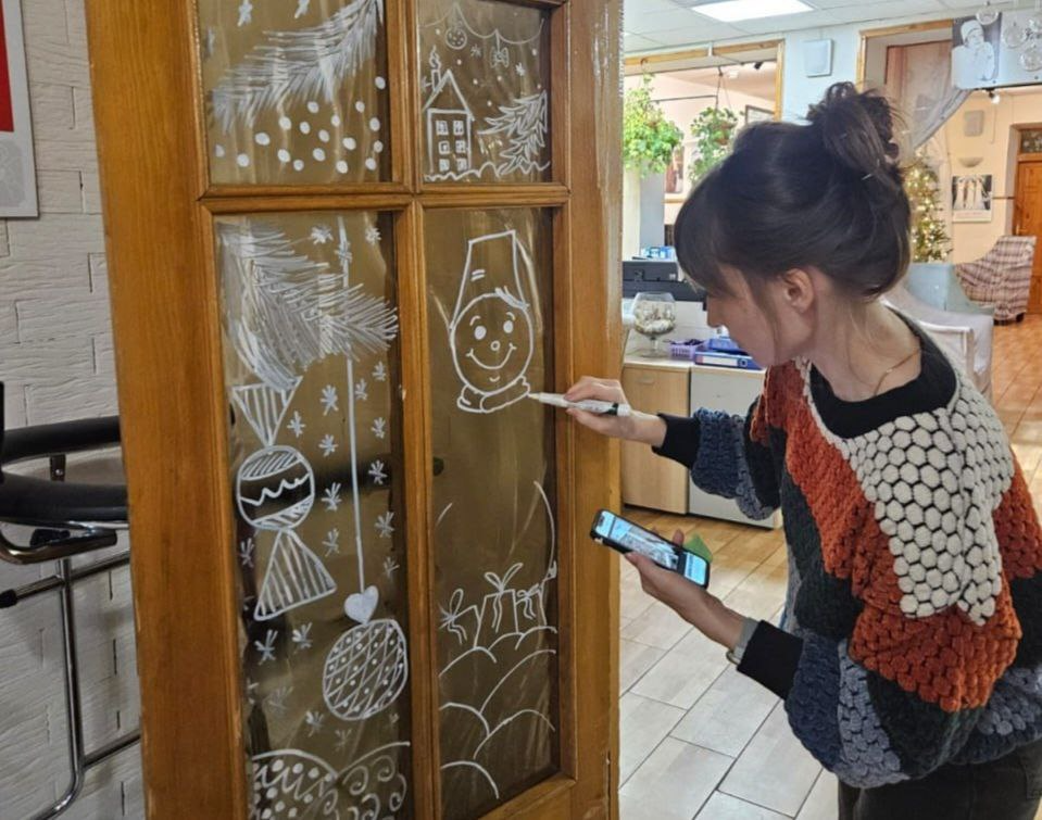 Волонтеры «Газпром-Медиа Холдинга» создали новогоднее настроение в московских хосписах превью