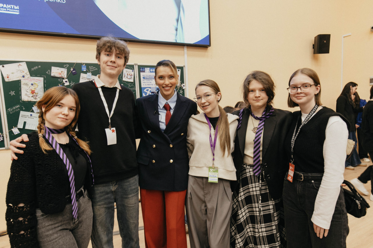 Регина Тодоренко встретилась с участниками инклюзивного проекта «Вожатый для каждого» превью