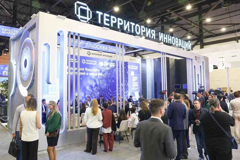 Работа Территории инноваций на ПМЭФ‑2026 началась с обсуждения ИИ и франчайзинга превью