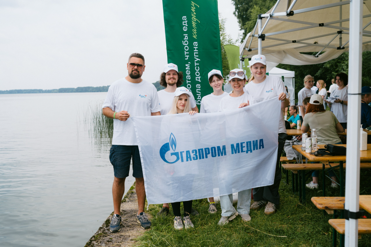 Волонтеры Газпром-Медиа Холдинга на арт-субботнике облагородили побережье Истры превью