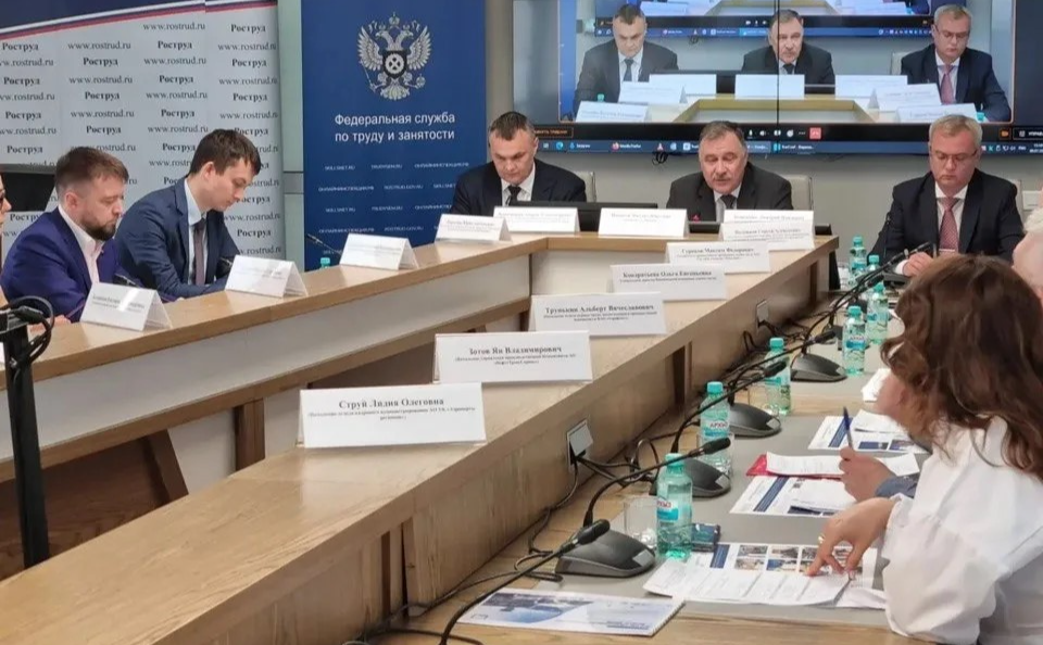 На отраслевом совещании Роструда рассмотрели вопросы профилактики производственного травматизма превью